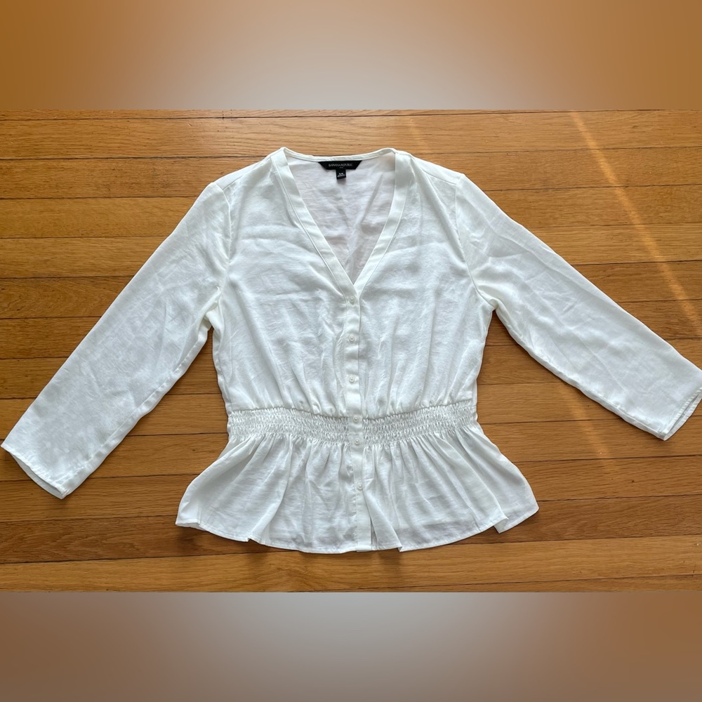 Banana Republic cream tunic top with buttons